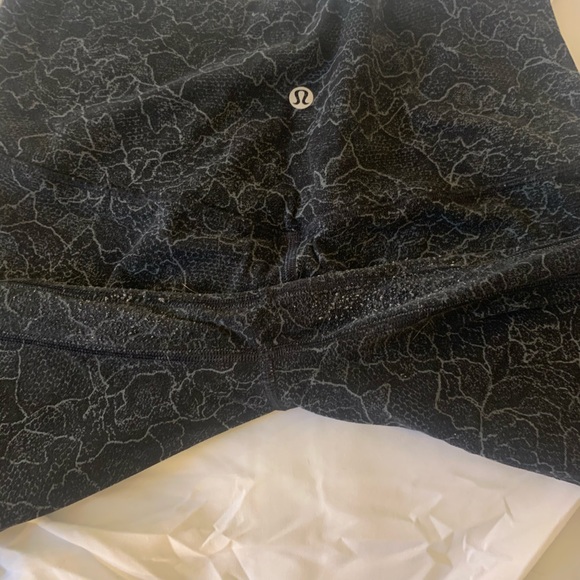 Lululemon Patterned Aligns - Picture 4 of 4